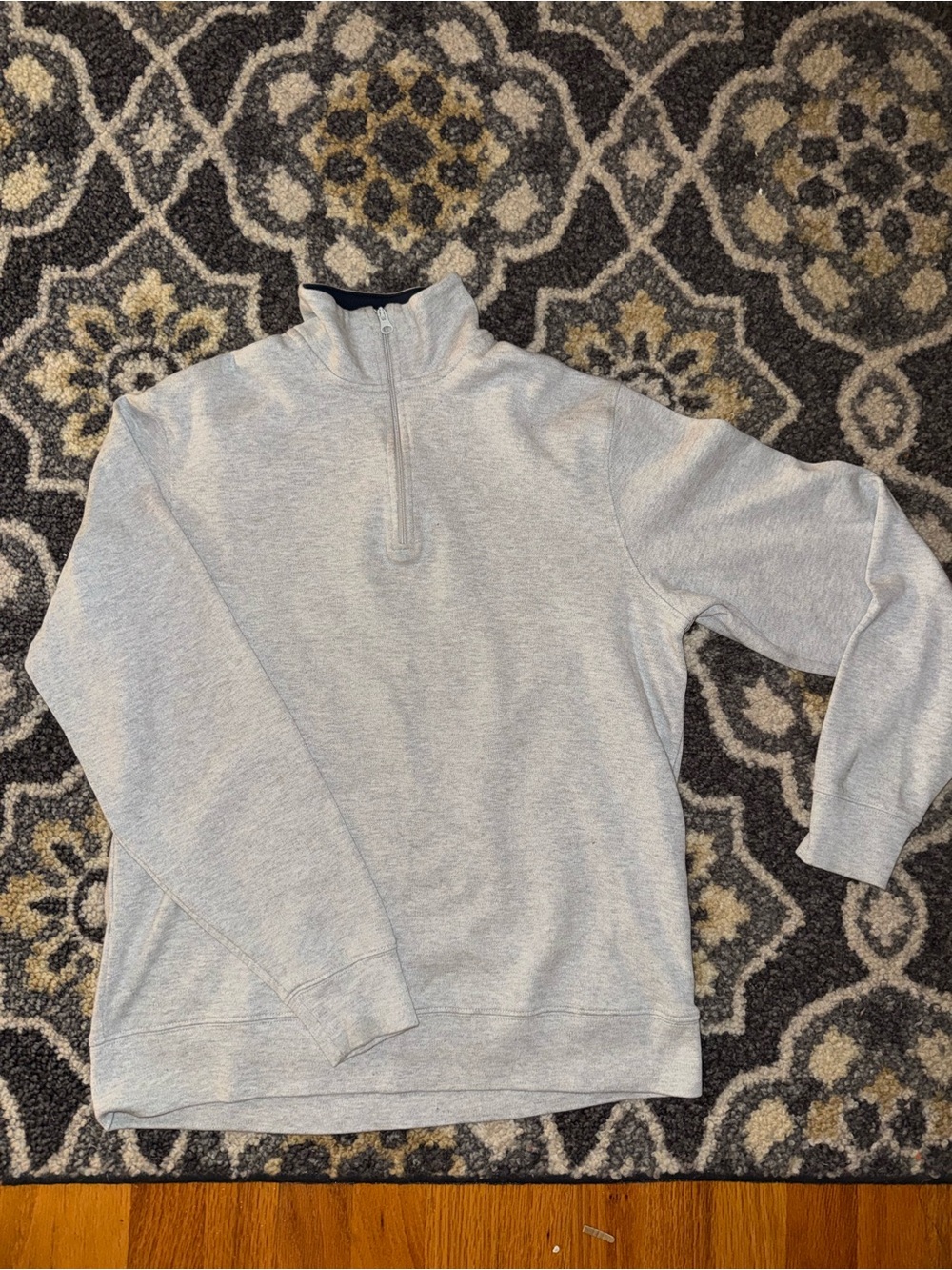 Vineyard Vines Light Gray Half-Zip Pullover Sweater. Worn once,like new.